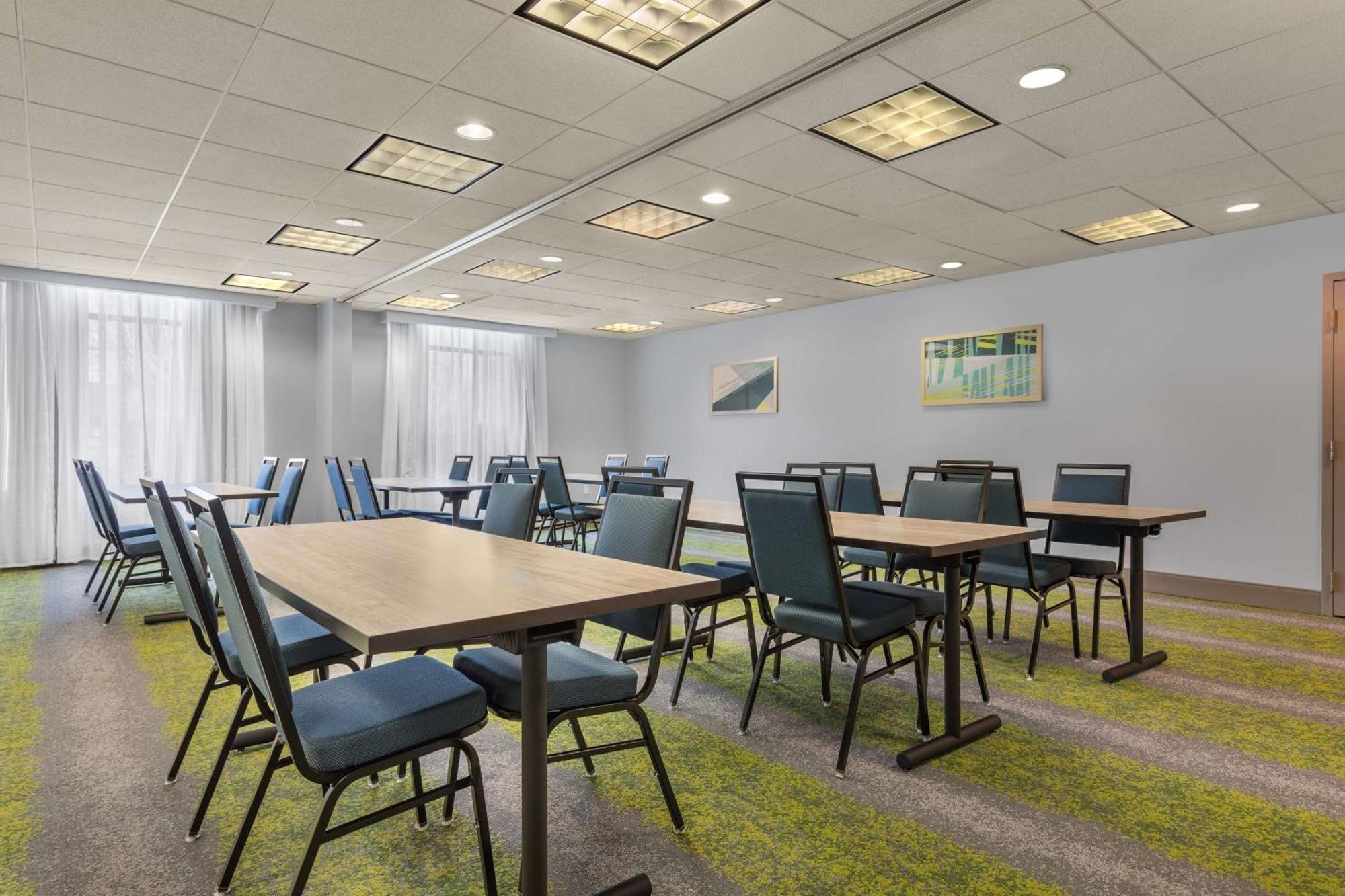 Spark By Hilton Winchester Bagian luar foto