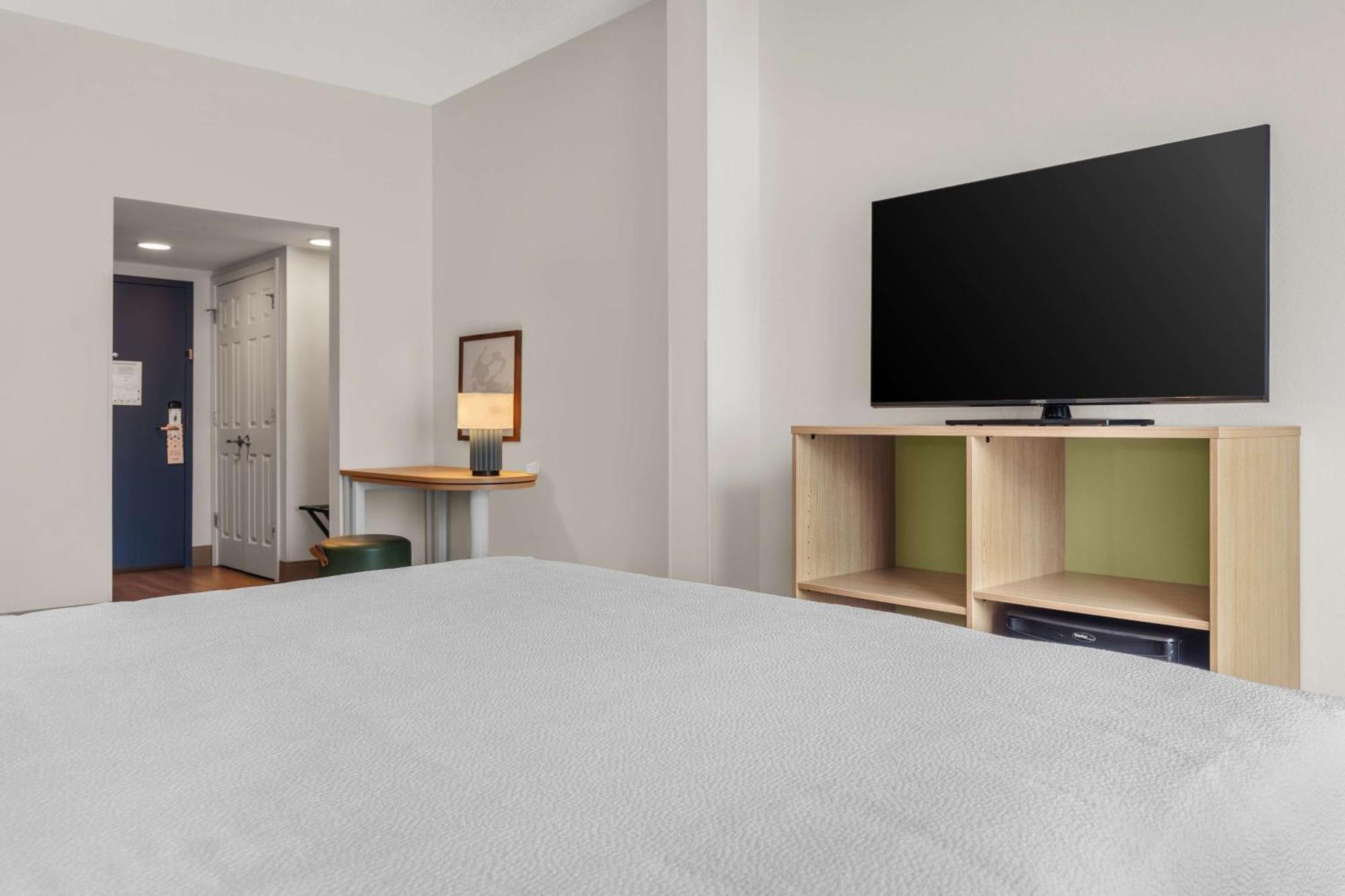 Spark By Hilton Winchester Bagian luar foto